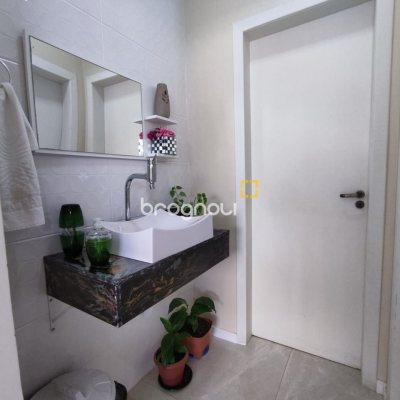 Casa com 327m², 5 quartos (sendo 3 suítes), 4 garagens, no bairro Ingleses em Florianópolis