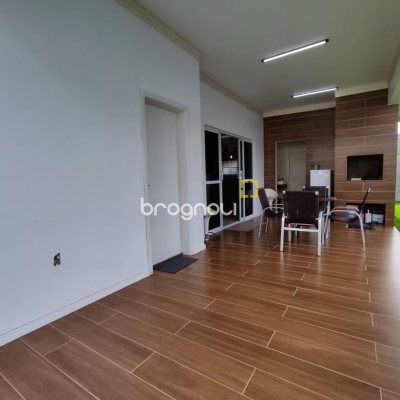 Casa com 327m², 5 quartos (sendo 3 suítes), 4 garagens, no bairro Ingleses em Florianópolis