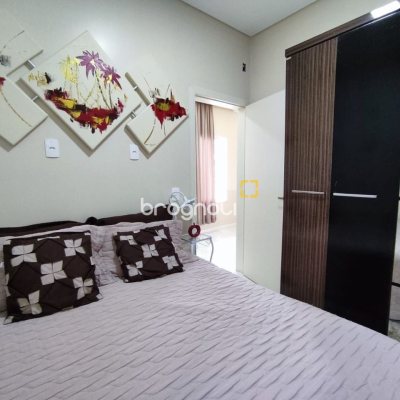 Casa com 327m², 5 quartos (sendo 3 suítes), 4 garagens, no bairro Ingleses em Florianópolis