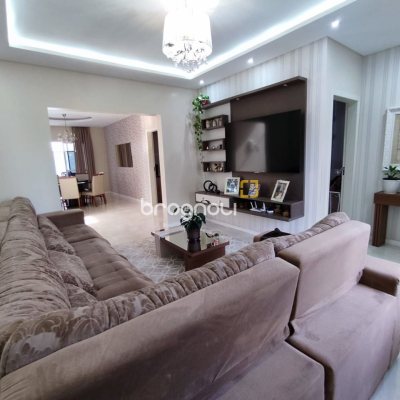 Casa com 327m², 5 quartos (sendo 3 suítes), 4 garagens, no bairro Ingleses em Florianópolis