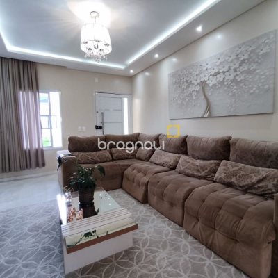 Casa com 327m², 5 quartos (sendo 3 suítes), 4 garagens, no bairro Ingleses em Florianópolis