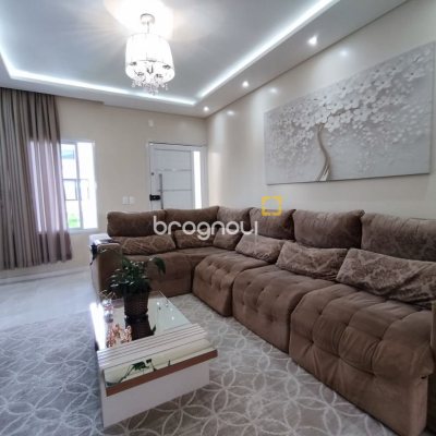 Casa com 327m², 5 quartos (sendo 3 suítes), 4 garagens, no bairro Ingleses em Florianópolis