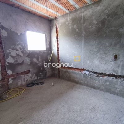 Casa com 327m², 5 quartos (sendo 3 suítes), 4 garagens, no bairro Ingleses em Florianópolis