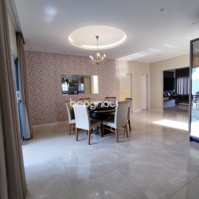 Casa com 327m², 5 quartos (sendo 3 suítes), 4 garagens, no bairro Ingleses em Florianópolis