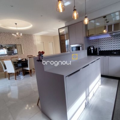 Casa com 327m², 5 quartos (sendo 3 suítes), 4 garagens, no bairro Ingleses em Florianópolis