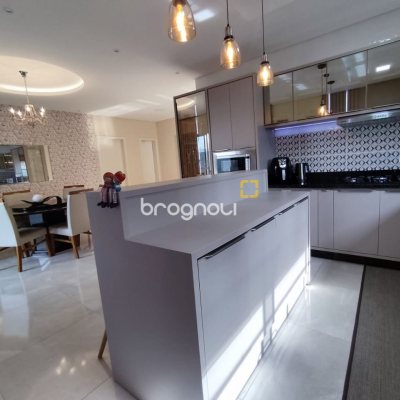 Casa com 327m², 5 quartos (sendo 3 suítes), 4 garagens, no bairro Ingleses em Florianópolis