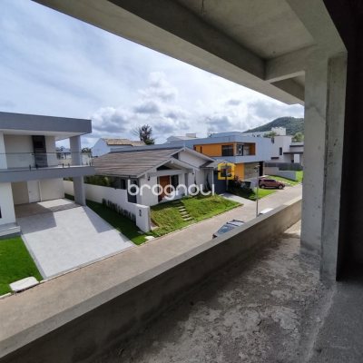 Casa com 327m², 5 quartos (sendo 3 suítes), 4 garagens, no bairro Ingleses em Florianópolis