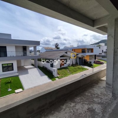 Casa com 327m², 5 quartos (sendo 3 suítes), 4 garagens, no bairro Ingleses em Florianópolis