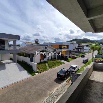 Casa com 327m², 5 quartos (sendo 3 suítes), 4 garagens, no bairro Ingleses em Florianópolis
