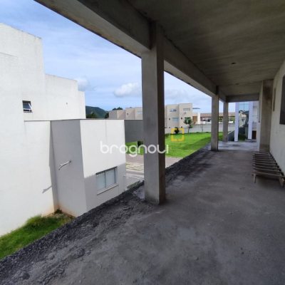 Casa com 327m², 5 quartos (sendo 3 suítes), 4 garagens, no bairro Ingleses em Florianópolis