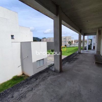 Casa com 327m², 5 quartos (sendo 3 suítes), 4 garagens, no bairro Ingleses em Florianópolis