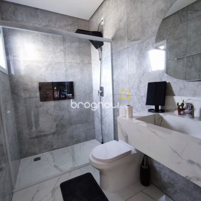 Casa com 327m², 5 quartos (sendo 3 suítes), 4 garagens, no bairro Ingleses em Florianópolis