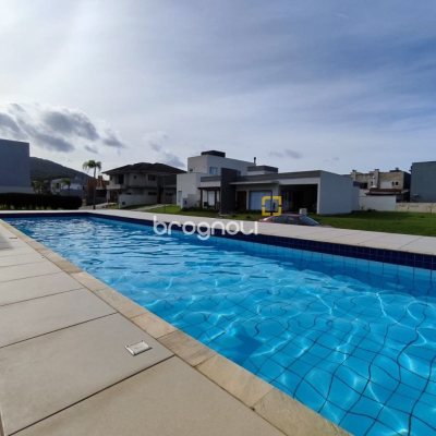 Casa com 327m², 5 quartos (sendo 3 suítes), 4 garagens, no bairro Ingleses em Florianópolis