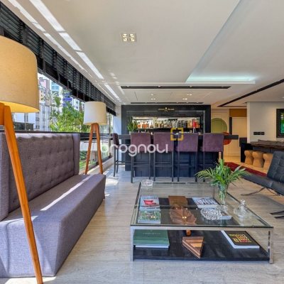 Apartamento com 325m², 4 quartos (sendo 2 suítes), 3 garagens, no bairro Centro em Florianópolis
