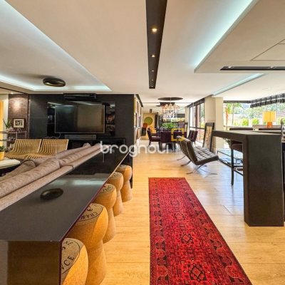 Apartamento com 325m², 4 quartos (sendo 2 suítes), 3 garagens, no bairro Centro em Florianópolis