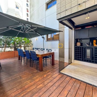 Apartamento com 325m², 4 quartos (sendo 2 suítes), 3 garagens, no bairro Centro em Florianópolis