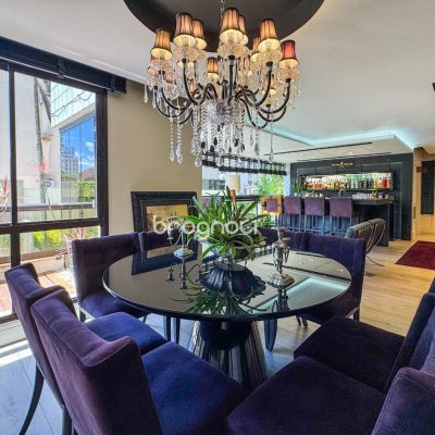 Apartamento com 325m², 4 quartos (sendo 2 suítes), 3 garagens, no bairro Centro em Florianópolis