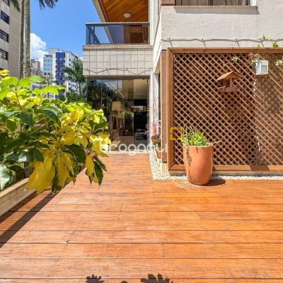 Apartamento com 325m², 4 quartos (sendo 2 suítes), 3 garagens, no bairro Centro em Florianópolis