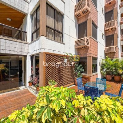 Apartamento com 325m², 4 quartos (sendo 2 suítes), 3 garagens, no bairro Centro em Florianópolis