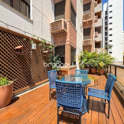 Apartamento com 325m², 4 quartos (sendo 2 suítes), 3 garagens, no bairro Centro em Florianópolis