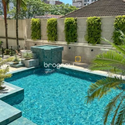 Apartamento com 325m², 4 quartos (sendo 2 suítes), 3 garagens, no bairro Centro em Florianópolis