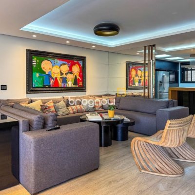 Apartamento com 325m², 4 quartos (sendo 2 suítes), 3 garagens, no bairro Centro em Florianópolis