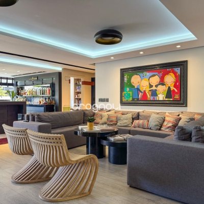 Apartamento com 325m², 4 quartos (sendo 2 suítes), 3 garagens, no bairro Centro em Florianópolis
