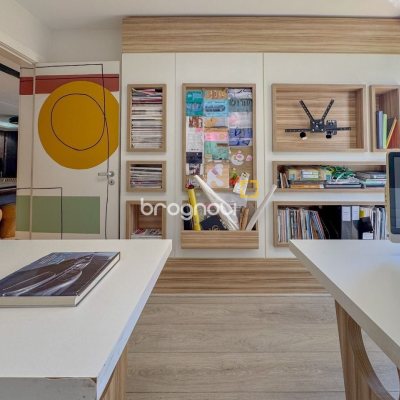 Apartamento com 325m², 4 quartos (sendo 2 suítes), 3 garagens, no bairro Centro em Florianópolis