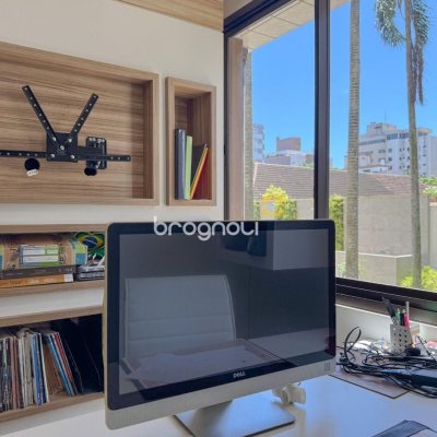 Apartamento com 325m², 4 quartos (sendo 2 suítes), 3 garagens, no bairro Centro em Florianópolis