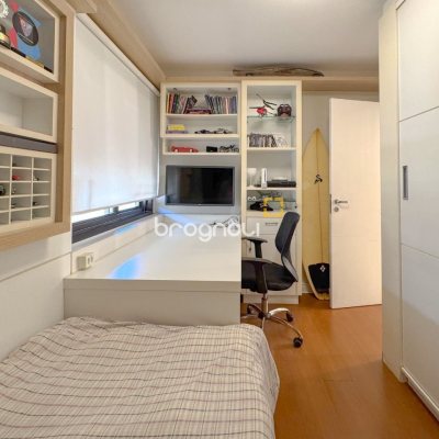 Apartamento com 325m², 4 quartos (sendo 2 suítes), 3 garagens, no bairro Centro em Florianópolis
