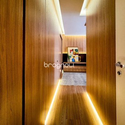 Apartamento com 325m², 4 quartos (sendo 2 suítes), 3 garagens, no bairro Centro em Florianópolis