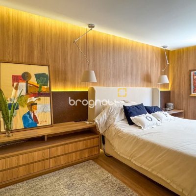 Apartamento com 325m², 4 quartos (sendo 2 suítes), 3 garagens, no bairro Centro em Florianópolis