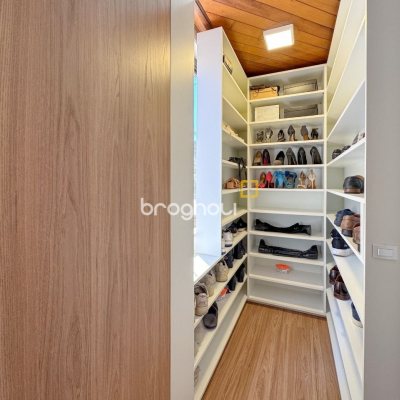 Apartamento com 325m², 4 quartos (sendo 2 suítes), 3 garagens, no bairro Centro em Florianópolis