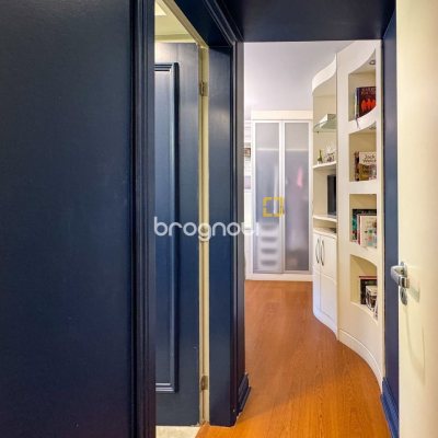 Apartamento com 325m², 4 quartos (sendo 2 suítes), 3 garagens, no bairro Centro em Florianópolis