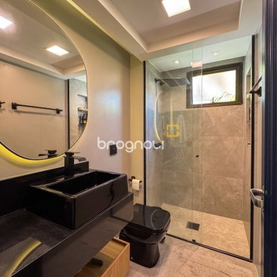 Apartamento com 325m², 4 quartos (sendo 2 suítes), 3 garagens, no bairro Centro em Florianópolis
