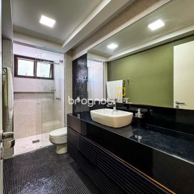 Apartamento com 325m², 4 quartos (sendo 2 suítes), 3 garagens, no bairro Centro em Florianópolis