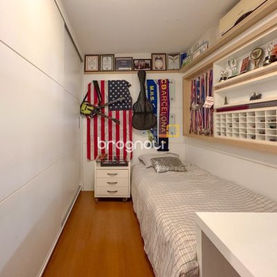Apartamento com 325m², 4 quartos (sendo 2 suítes), 3 garagens, no bairro Centro em Florianópolis