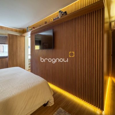 Apartamento com 325m², 4 quartos (sendo 2 suítes), 3 garagens, no bairro Centro em Florianópolis