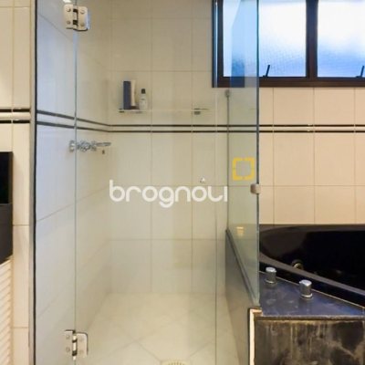 Apartamento com 325m², 4 quartos (sendo 2 suítes), 3 garagens, no bairro Centro em Florianópolis
