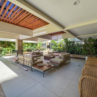 Apartamento com 325m², 4 quartos (sendo 2 suítes), 3 garagens, no bairro Centro em Florianópolis