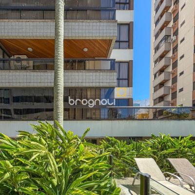 Apartamento com 325m², 4 quartos (sendo 2 suítes), 3 garagens, no bairro Centro em Florianópolis