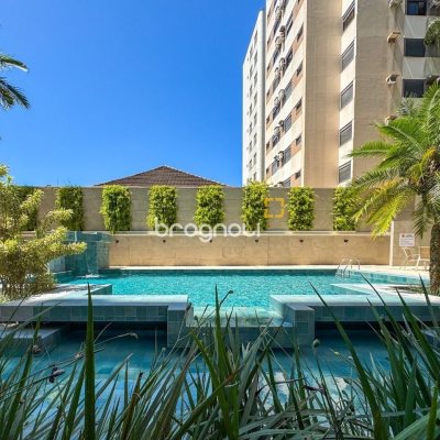 Apartamento com 325m², 4 quartos (sendo 2 suítes), 3 garagens, no bairro Centro em Florianópolis