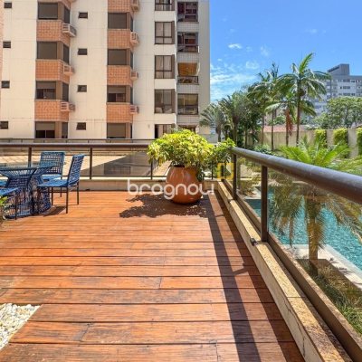 Apartamento com 325m², 4 quartos (sendo 2 suítes), 3 garagens, no bairro Centro em Florianópolis