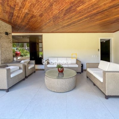 Apartamento com 325m², 4 quartos (sendo 2 suítes), 3 garagens, no bairro Centro em Florianópolis