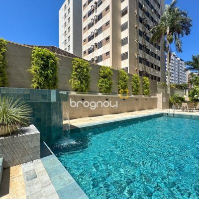 Apartamento com 325m², 4 quartos (sendo 2 suítes), 3 garagens, no bairro Centro em Florianópolis