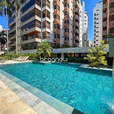 Apartamento com 325m², 4 quartos (sendo 2 suítes), 3 garagens, no bairro Centro em Florianópolis