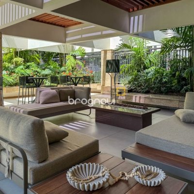 Apartamento com 325m², 4 quartos (sendo 2 suítes), 3 garagens, no bairro Centro em Florianópolis
