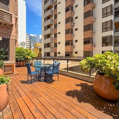 Apartamento com 325m², 4 quartos (sendo 2 suítes), 3 garagens, no bairro Centro em Florianópolis