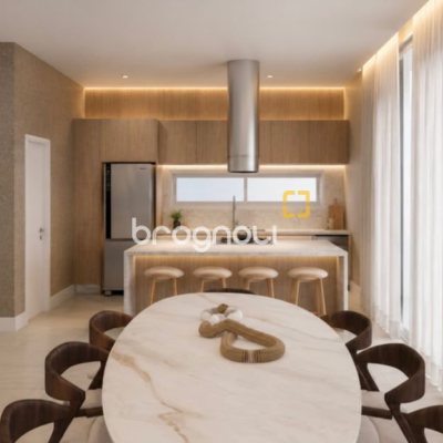 Casa com 330m², 4 quartos (sendo 4 suítes), 2 garagens, no bairro Rio Tavares em Florianópolis