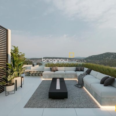 Casa com 330m², 4 quartos (sendo 4 suítes), 2 garagens, no bairro Rio Tavares em Florianópolis